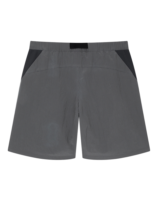 티톤 브로스 Gridcore Shorts 진한 그레이 착용컷