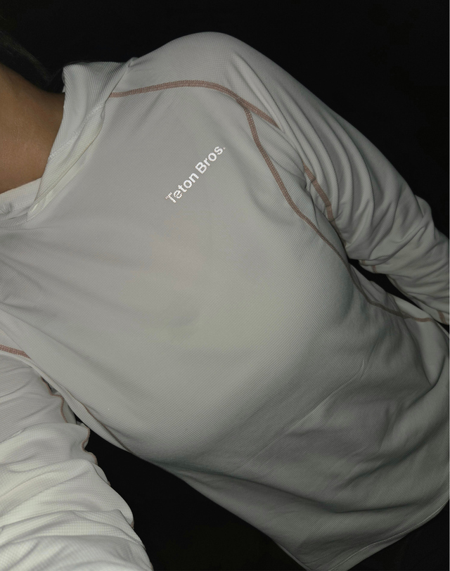 티톤 브로스 여성 Delta Lake Hoody 흰색 착용컷