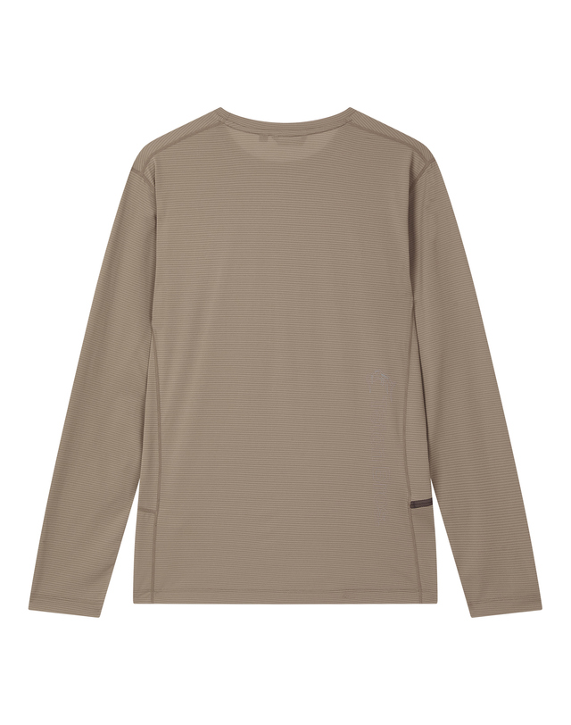 티톤 브로스 Airlight L/S Tee 브라운 착용컷