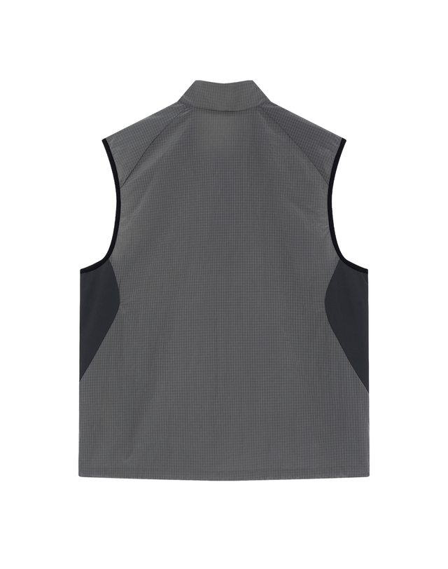티톤 브로스 Gridcore Vest 진한 그레이 착용컷