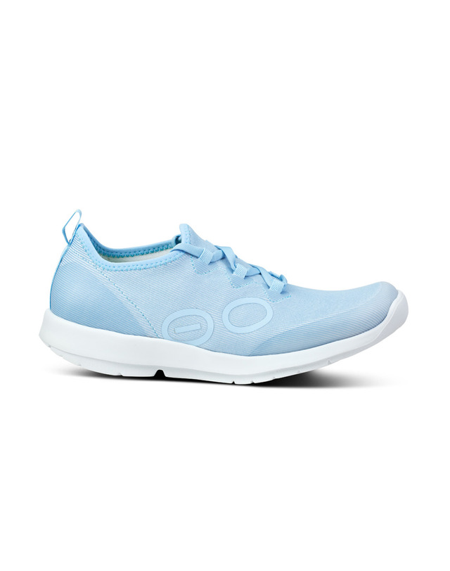 우포스 [공식수입][OOmg Sport Lace] 연블루 여성 운동화 착용컷