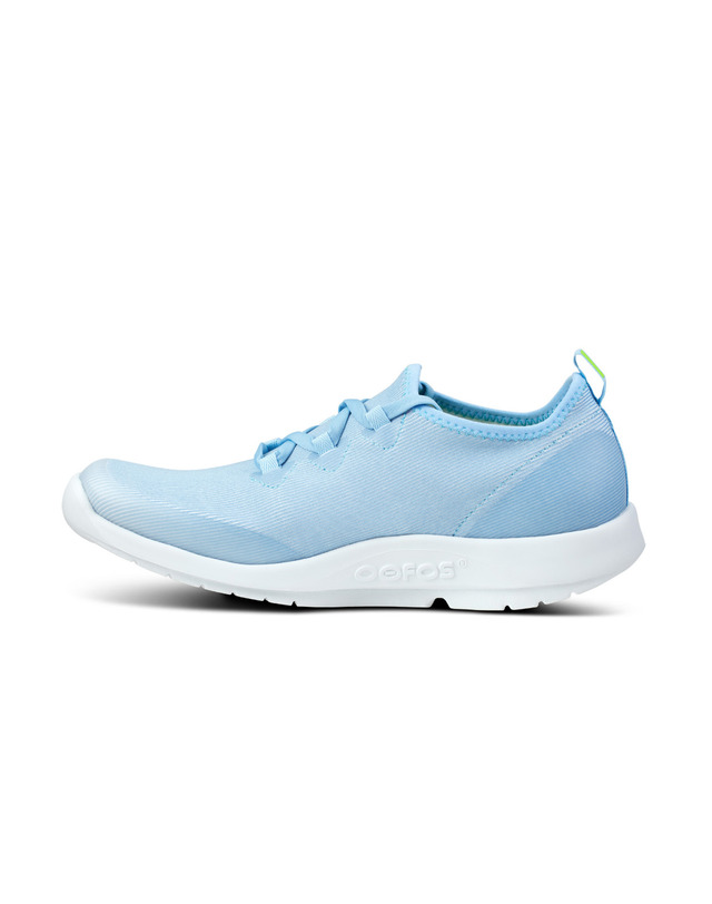 우포스 [공식수입][OOmg Sport Lace] 연블루 여성 운동화 착용컷