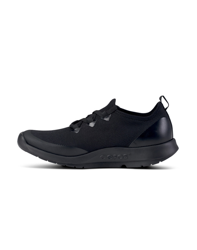 우포스 [공식수입][OOmg Sport Lace] 올블랙 여성 운동화 착용컷