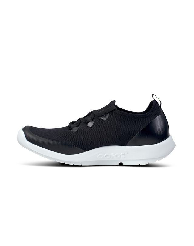 우포스 [공식수입][OOmg Sport Lace] 블랙 여성 운동화 착용컷