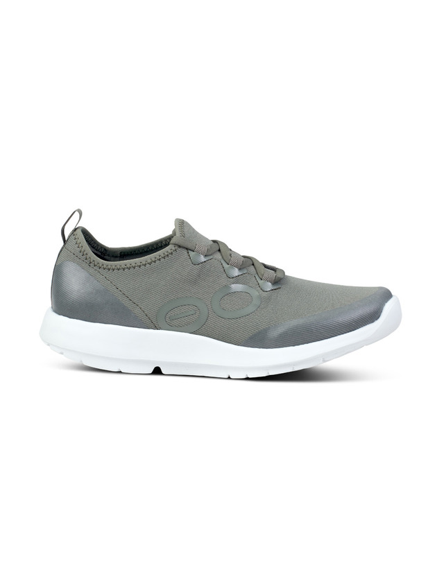 우포스 [공식수입][OOmg Sport Lace] 초록 여성 운동화 착용컷