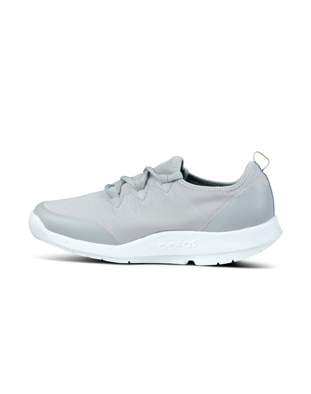 우포스 [공식수입][OOmg Sport Lace] 진한 그레이 남성 운동화 착용컷