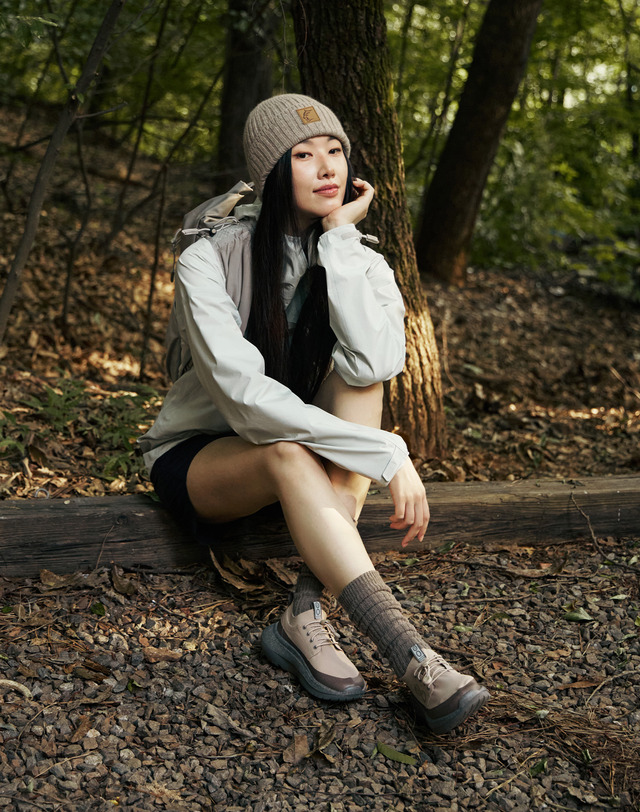 우포스 [OOmy] 베이지 여성 운동화 상세