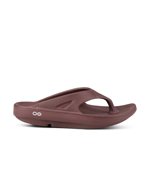 우포스 [공식수입][OOriginal] 진한 레드 남여공용 플립플랍 착용컷