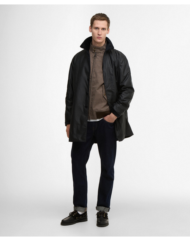 바버 [Barbour x Baracuta] 남성 네이비 Tyne 왁스 코트 착용컷