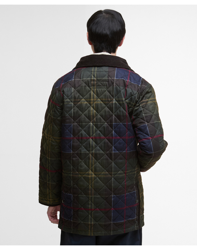 바버 남성 클래식 타탄 Liddesdale 퀼팅자켓 MULTI COLOR 착용컷