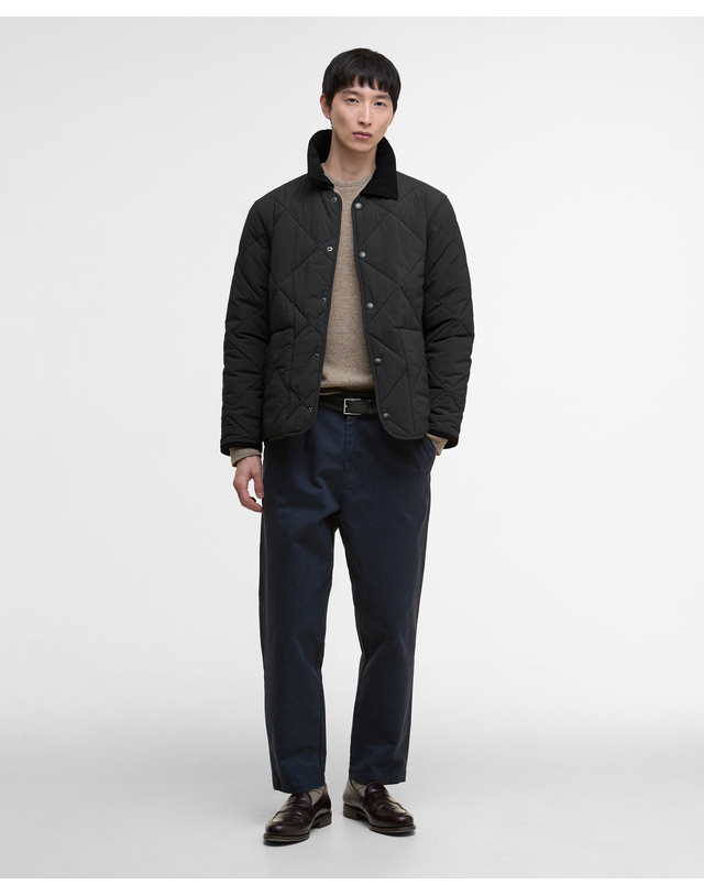 바버 남성 블랙 Modified Short Liddesdale 퀼팅 자켓 착용컷