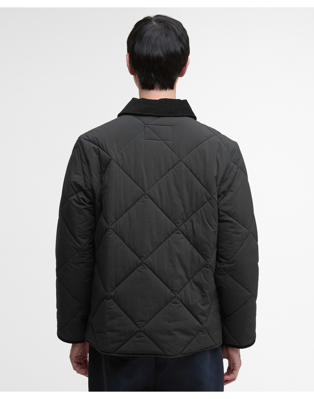 바버 남성 블랙 Modified Short Liddesdale 퀼팅 자켓 착용컷