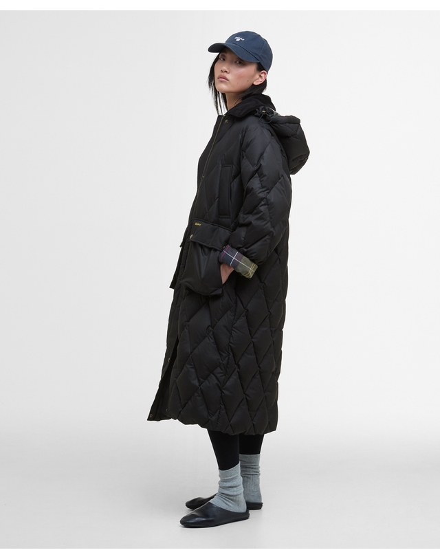 바버 여성 블랙 Longline Yasmin 덕 다운 푸퍼 자켓 착용컷