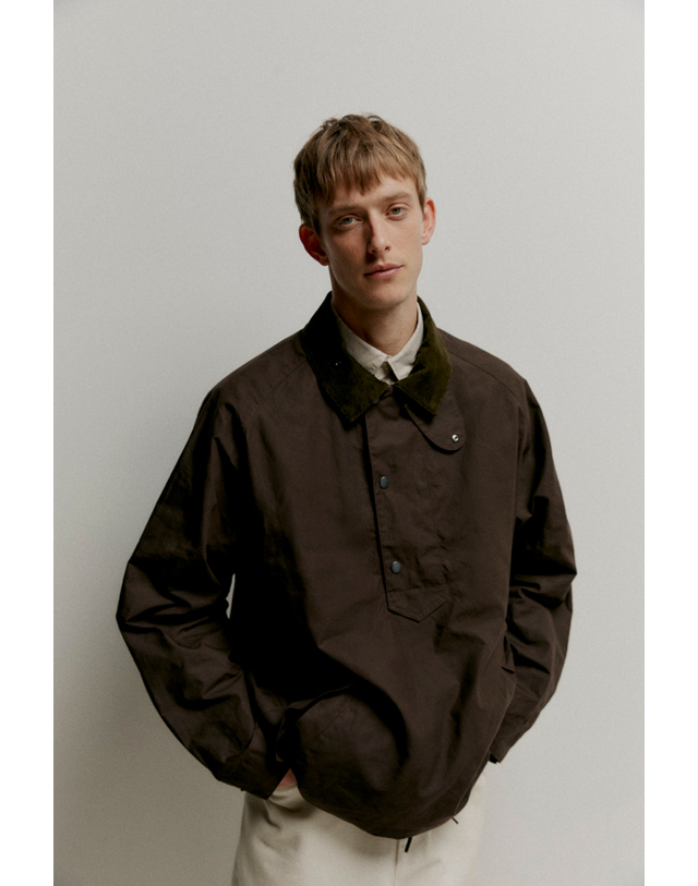 바버 [Barbour X Kaptain Sunshine] 남성 올리브 Transport Smock 캐주얼 자켓 진한 연두 착용컷