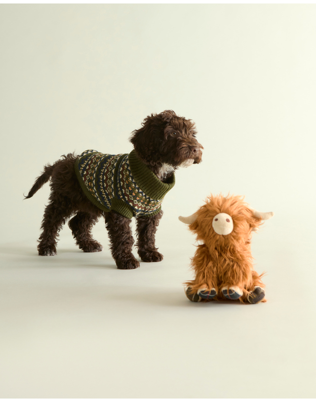 바버 도그 Highland Cow 토이 브라운 착용컷