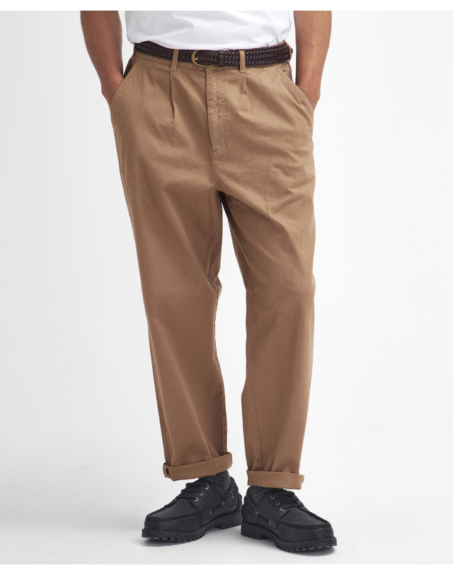 바버 남성 아이보리 Washed Stretch Twill Relaxed 팬츠 밝은 베이지 착용컷