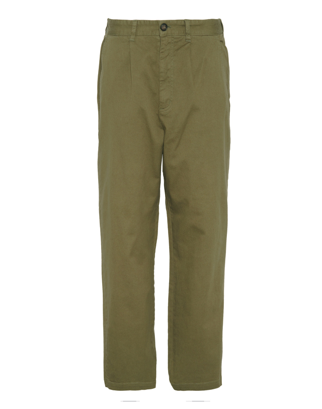 바버 남성 올리브 Washed Stretch Twill Relaxed 팬츠 진한 연두 착용컷