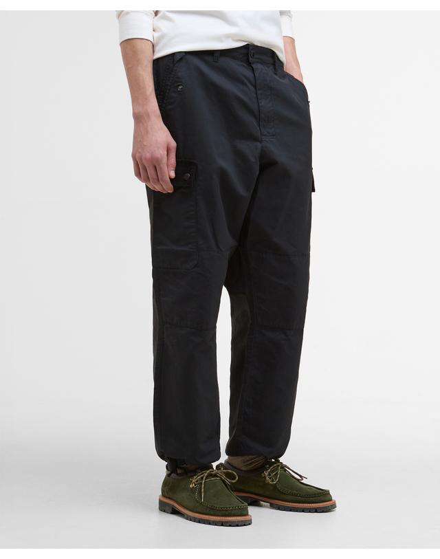 바버 남성 블랙 Silverbay OS Twill 팬츠 착용컷
