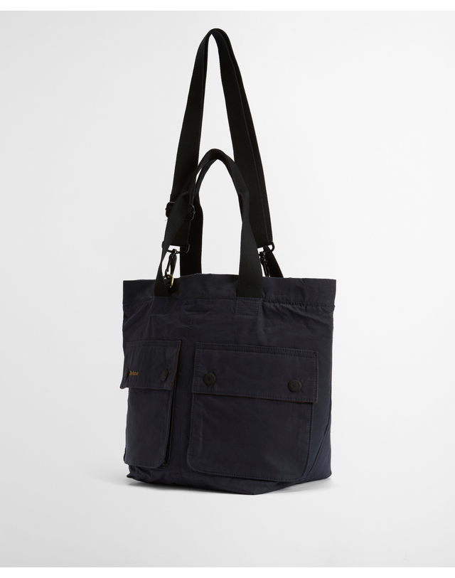 바버 남여공용 네이비 Transport Carry All 토트백 착용컷