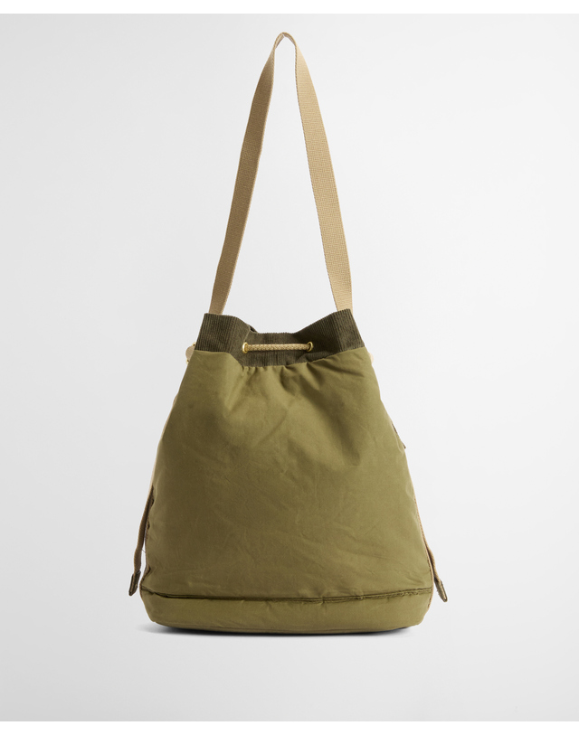 바버 여성 카키 Mia Drawstring 토트백 진한 초록 착용컷