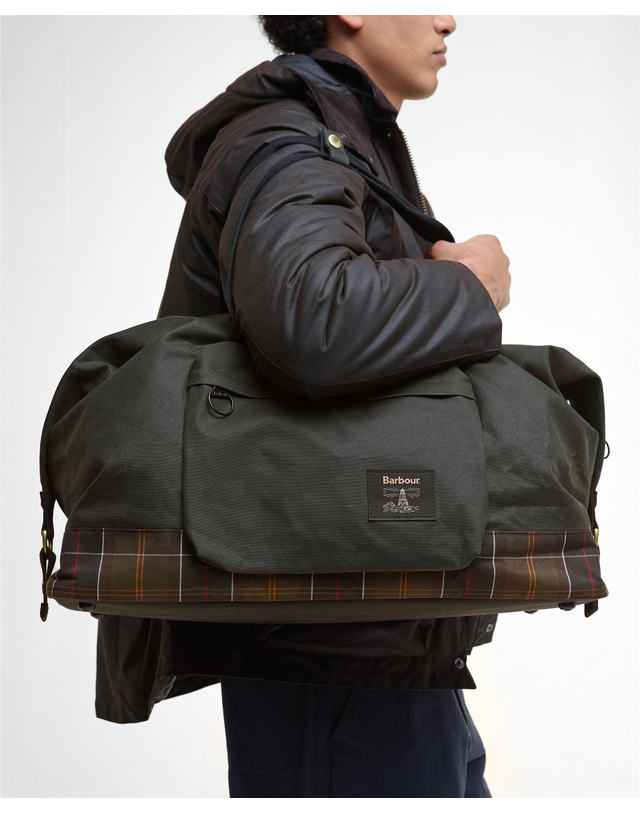 바버 남여공용 카키 Field 왁스 Holdall 진한 초록 착용컷