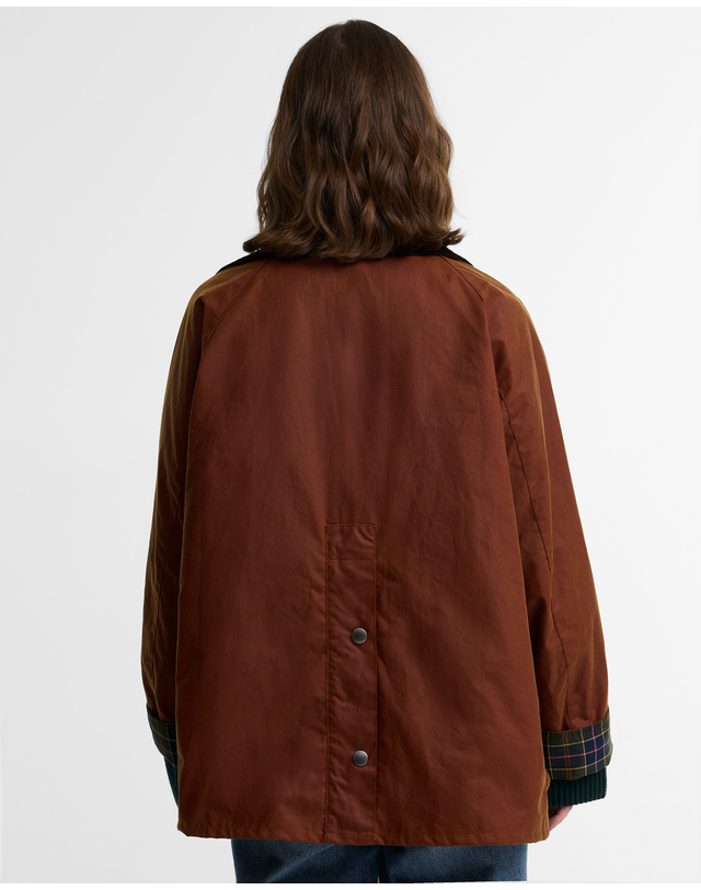 바버 [Barbour x Paul Smith] 여성 브라운 Beaufort 왁스 자켓 착용컷