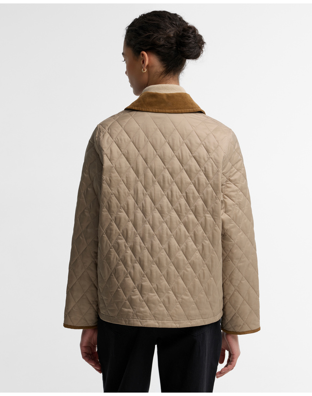 바버 여성 베이지 Icons Cropped Liddesdale 퀼팅 자켓 착용컷