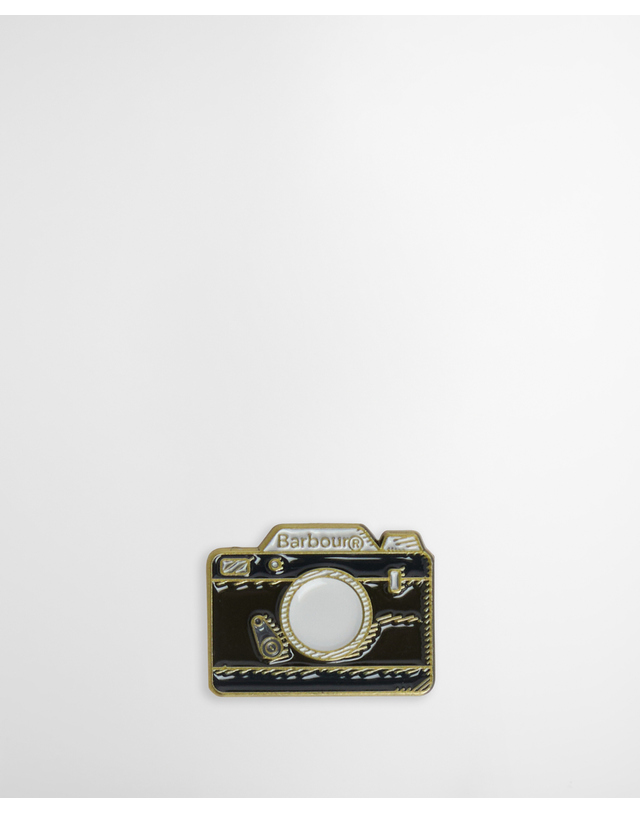 바버 바버 Camera 핀뱃지 블랙 착용컷