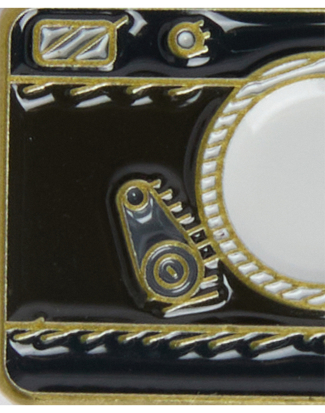 바버 바버 Camera 핀뱃지 블랙 착용컷