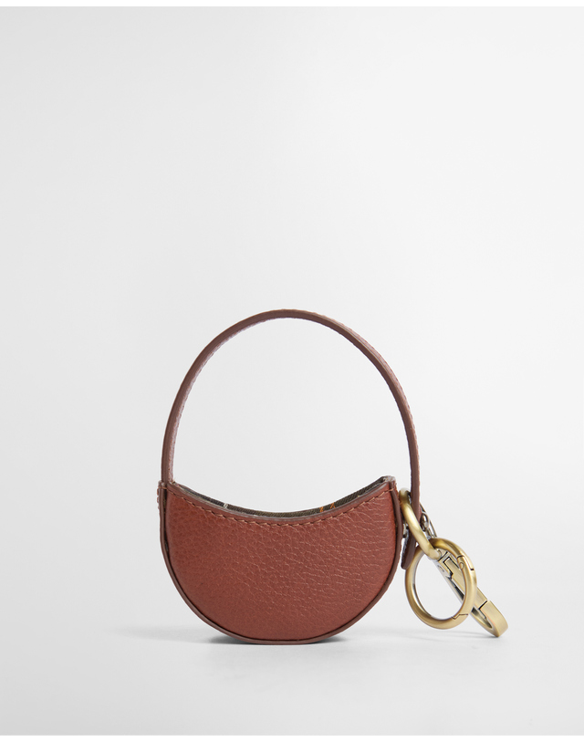 바버 여성 브라운 Leather Sling 백참 착용컷