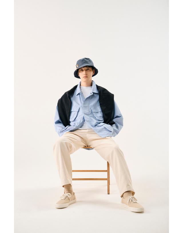 바버 [인플루언서 이주원착용] 남성 베이지 Neutral 데님 진 착용컷