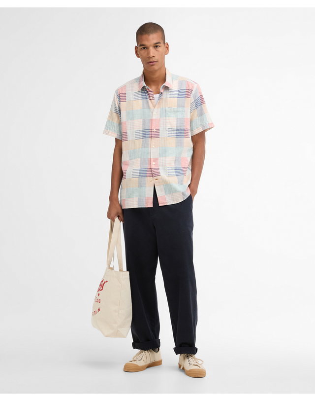 바버 남성 레드 Oakshore Summer Fit 셔츠 착용컷