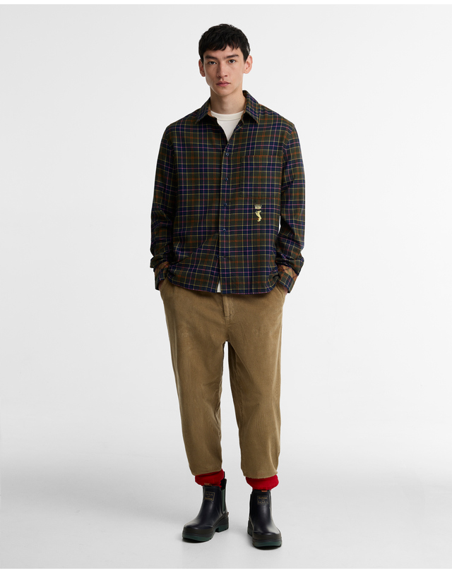 바버 [Barbour x Paul Smith] 남성 올리브 타탄 셔츠 진한 연두 착용컷