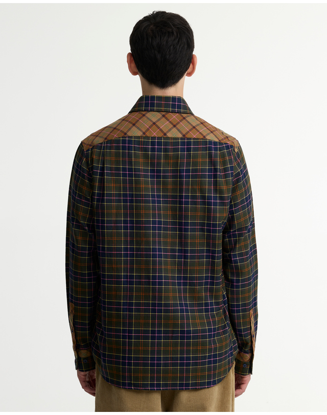 바버 [Barbour x Paul Smith] 남성 올리브 타탄 셔츠 진한 연두 착용컷