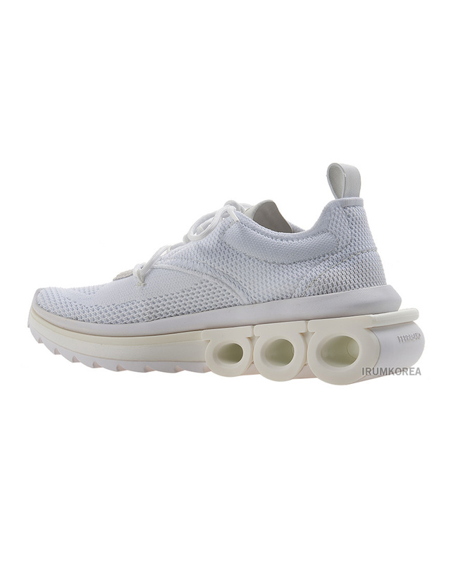 살바토레 페라가모 [페라가모] FW24 여성 간치니 스니커즈 NIMA KNIT BIANCO BCW 0760870 착용컷