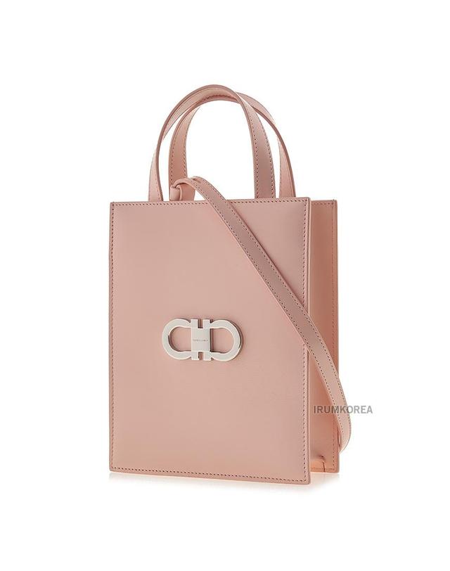 살바토레 페라가모 [페라가모] 여성 간치니 미니 숄더백 21 8358 NYLUND PINK OPTIC WHITE 0771813 착용컷