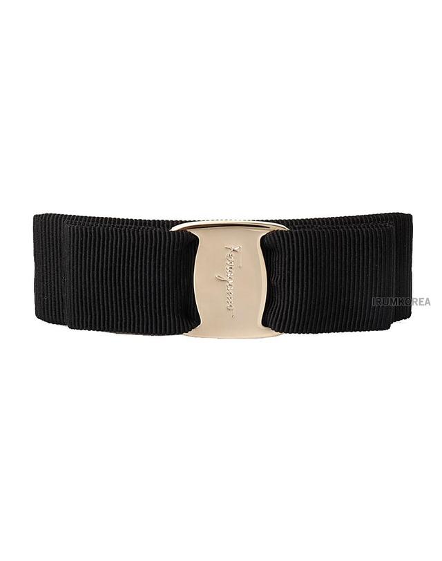 살바토레 페라가모 [페라가모] SS26 여성 바라 헤어클립 34 2019 NERO ORO 0495450 착용컷