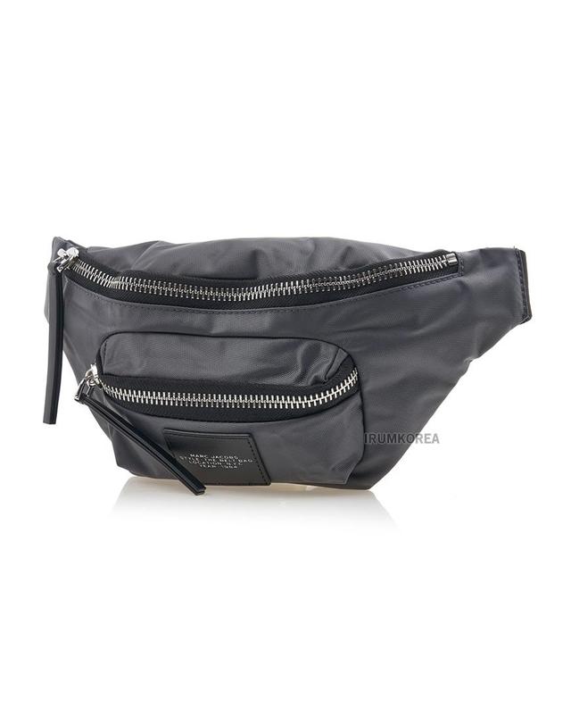 마크 제이콥스 마크제이콥스 [마크제이콥스] FW24 공용 바이커로고 밸트백 2F3HBB030H02 061 착용컷