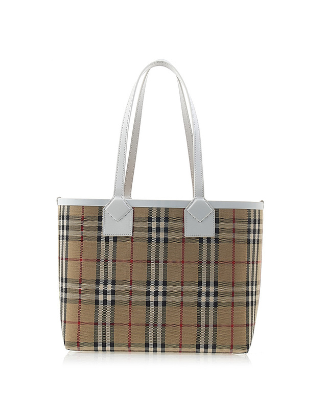 버버리 [버버리] 스몰 런던 토트백 8072331 LL SM LONDON TOTE YUC A1464 착용컷