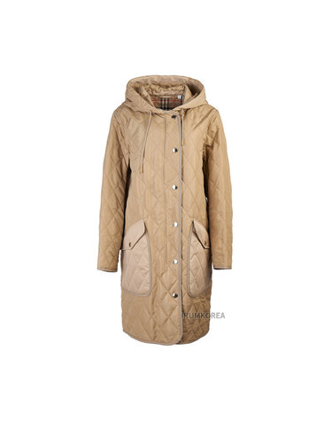 [버버리] FW24 여성 퀼팅 롱 코트 8096352 W ROXBY A23 A7026