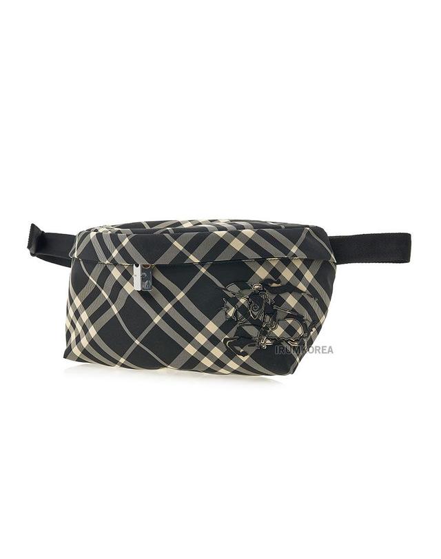 버버리 [버버리] FW24 남성 체크 밸트백 8093780 ML ESSENTIAL BELT BAG CEK B8687 착용컷
