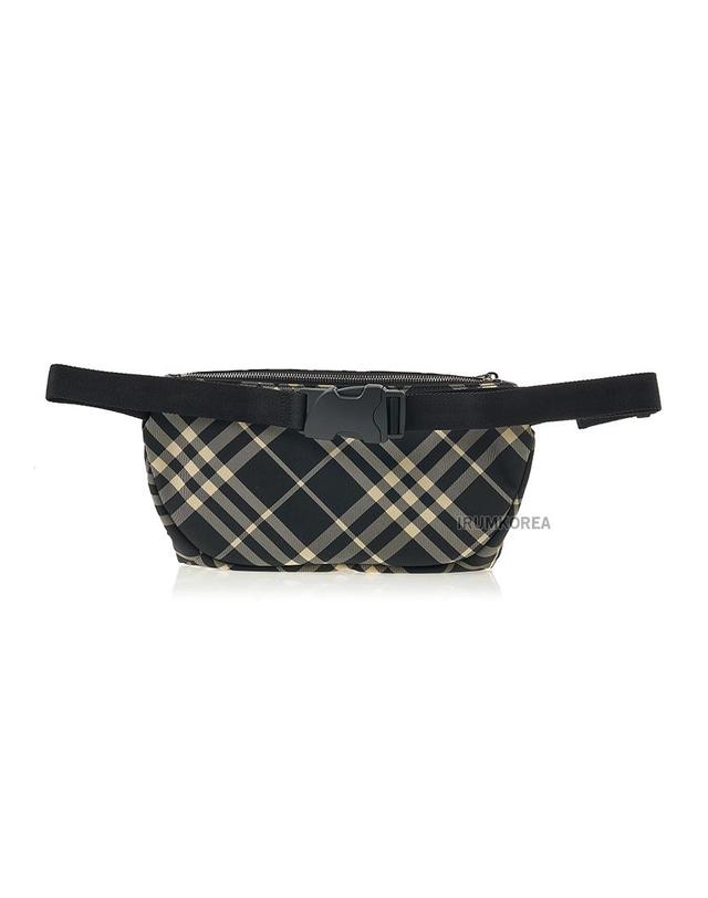 버버리 [버버리] FW24 남성 체크 밸트백 8093780 ML ESSENTIAL BELT BAG CEK B8687 착용컷