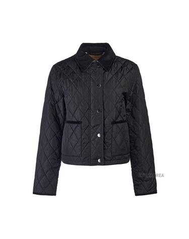 [버버리] FW25 여성 크롭 퀄팅 자켓 8107465 W OLDHAM C1900