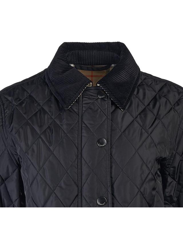 버버리 [버버리] FW25 여성 크롭 퀄팅 자켓 8107465 W OLDHAM C1900 착용컷