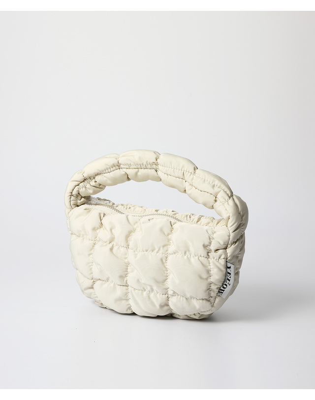 옐로우스톤 Nano cloud mini bag - Beige 착용컷