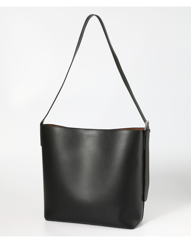 옐로우스톤 Square Vegan Leather bag - Black 착용컷