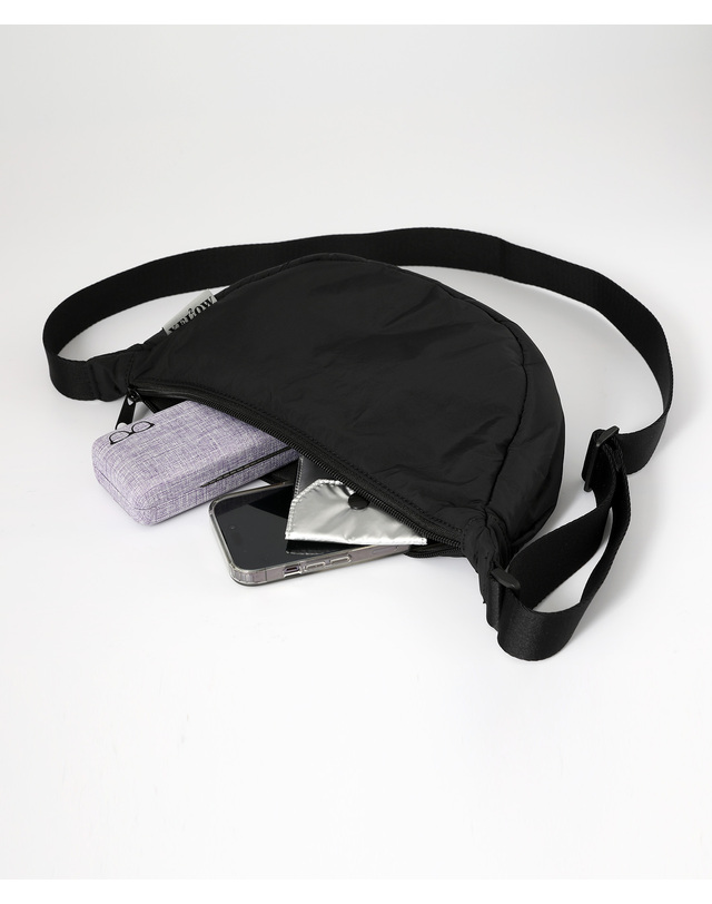 옐로우스톤 Light Half Moon Hobobag - Black 착용컷