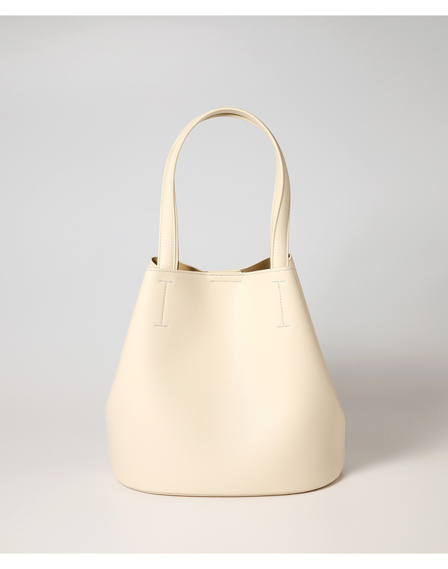 옐로우스톤 Vegan leather Handle Bucket bag - Ivory 착용컷