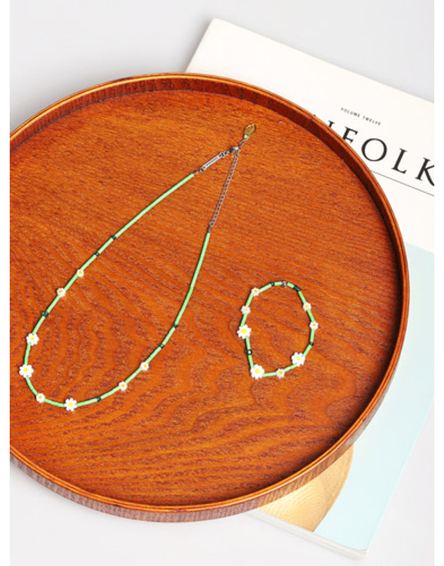 모드곤 [모드곤] 데이지 꽃 목걸이 Daisy Necklace 착용컷