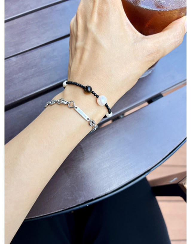 모드곤 [모드곤] 오닉스 담수진주 팔찌 Onyx Pearl Bracelet 착용컷
